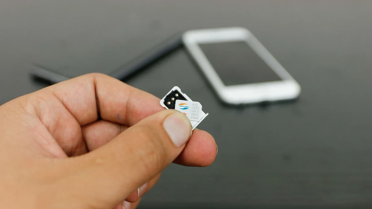 Kiểm tra iPhone lock bằng cách gắn SIM 